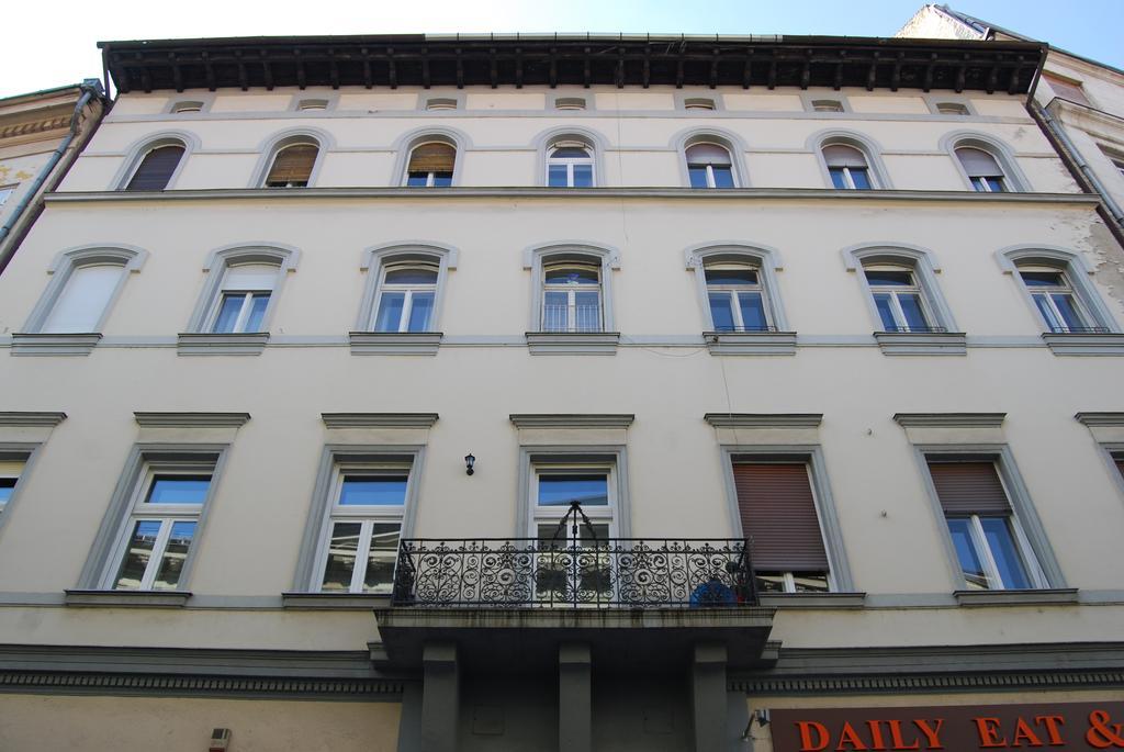 Happy Hostel Budapest Luaran gambar